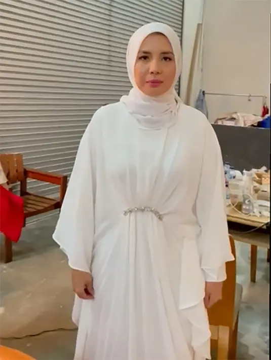 Tya Ariestya Berhijab (Instagram/tya_ariestya)