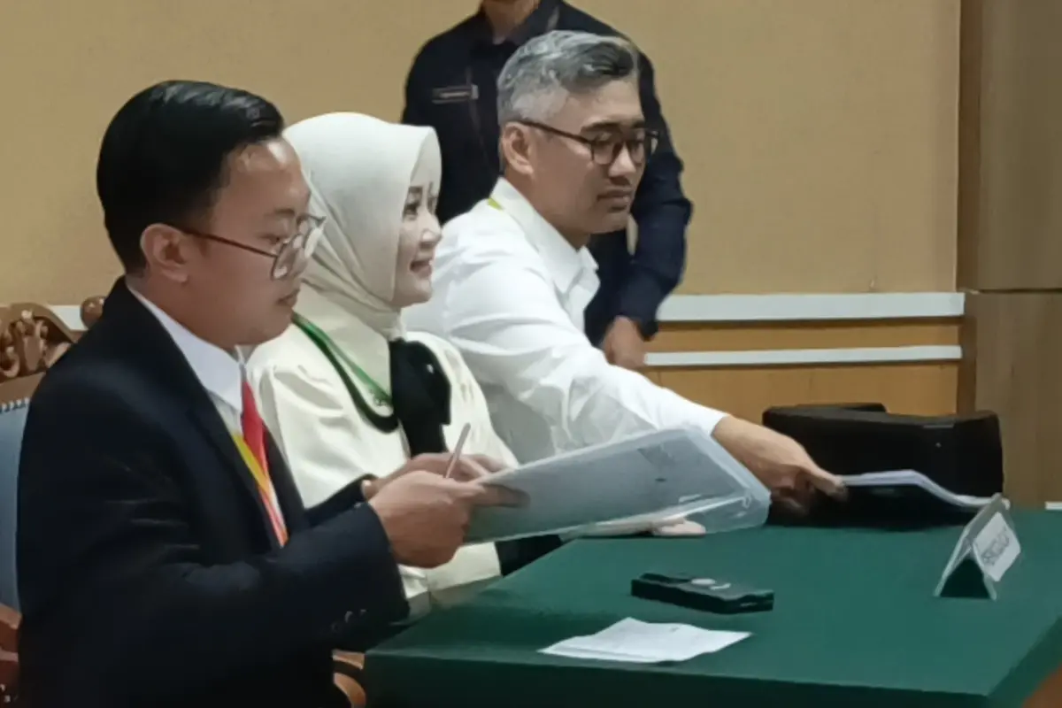 Anggota DPR Atalia Praratya menghadiri sidang gugatan perceraian terhadap mantan Gubernur Jawa Barat Ridwan Kamil di Pengadilan Agama Bandung, Rabu (31/12/2025).