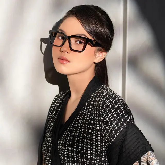 6 Potret Saskia Chadwick Jadi Model Brand Fashion, Kariernya Makin Melejit