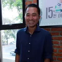 Lukman Sardi saat syukuran film 'Surat Cinta Kartini'. (Deki Prayoga/Bintang.com)