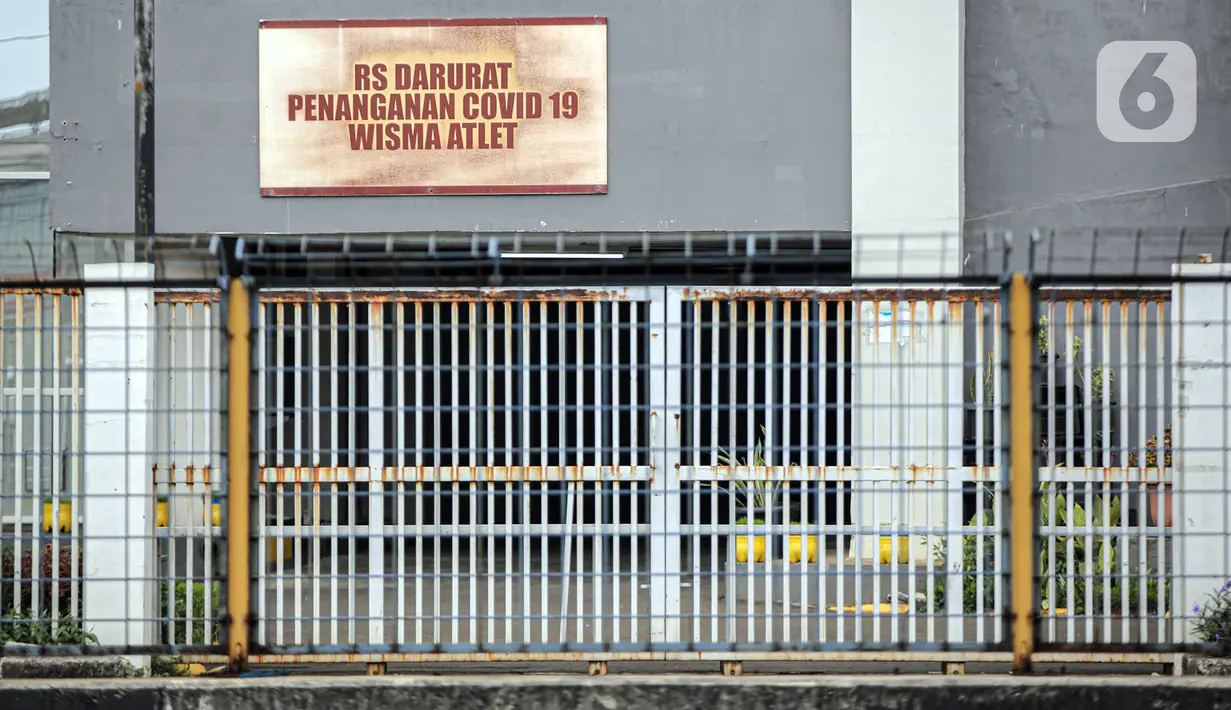 Suasana sepi di luar Rumah Sakit Darurat COVID-19 (RSDC) Wisma Atlet, Jakarta, Minggu (25/12/2022). Pemerintah menghentikan operasional Wisma Atlet Kemayoran sebagai Rumah Sakit Darurat COVID-19 mulai akhir tahun ini seiring dengan semakin rendahnya kasus COVID-19 secara nasional dalam beberapa waktu terakhir. (Liputan6.com/Faizal Fanani)