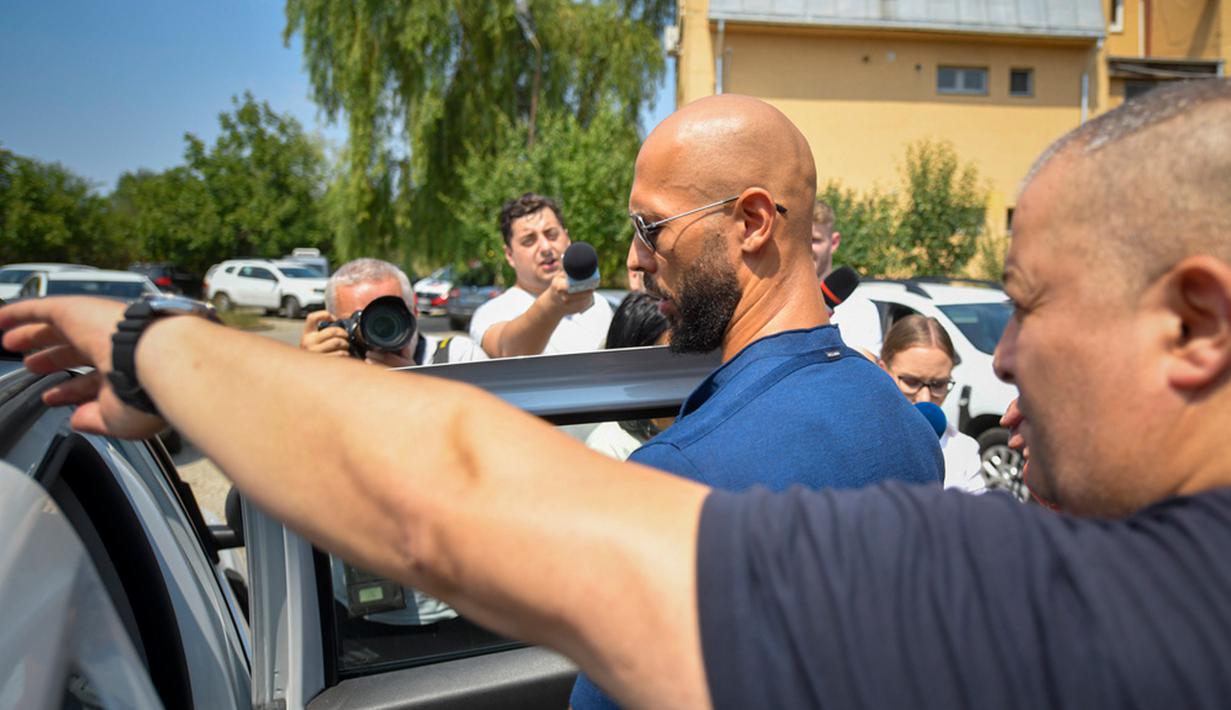 Jika para terdakwa melanggar ketentuan kewajiban yudisial mereka, pembacaan pengadilan menyatakan, mereka dapat dikembalikan ke tahanan rumah atau tahanan preventif. (AP Photo/Alexandru Dobre)