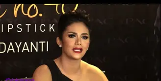 Konser Traya, selain menandai 25 tahun Krisdayanti berkarier juga menjadi simbol kembalinya kolaborasi KD dengan Erwin Gutawa dan Jay Subiakto.