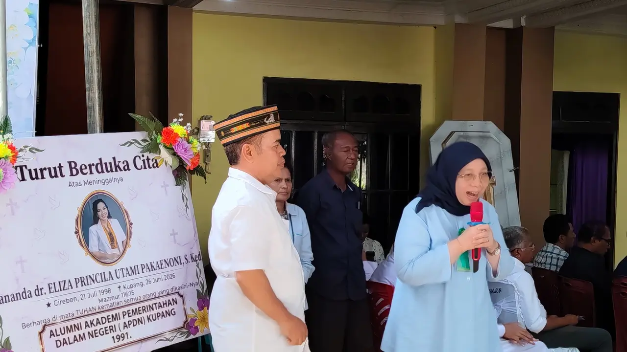 Ketua tim investigasi Kemenkes, dr. Yuli Ferianti saat memberikan sambutan saat acara pemakaman dokter Icha