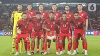 Pemain timnas Indonesia berfoto bersama sebelum melawan Bahrain pada pertandingan kedelapan Grup C putaran ketiga kualifikasi Piala Dunia 2026 zona Asia di Stadion Utama Gelora Bung Karno, Selasa (25/3/2025). (Liputan6.com/Angga Yuniar)