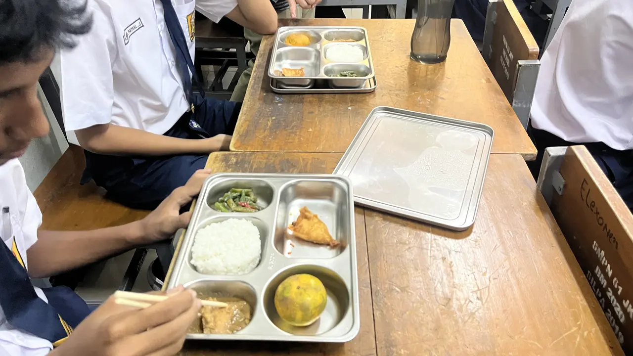 Pj Gubernur Jakarta Teguh Setyabudi mengatakan susu akan tetap disajikan dalam Program Makan Bergizi Gratis (Program MBG), namun tidak setiap hari.