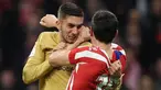 Ferran Torres dan Stefan Savic terlibat perkelahian saat duel panas Atletico Madrid melawan Barcelona pada laga pekan ke-16 Liga Spanyol 2022/2023 yang berlangsung di Stadion Wanda Metropolitano, Madrid, Senin (9/1/2023) dini hari WIB. (AFP/Thomas Coex)