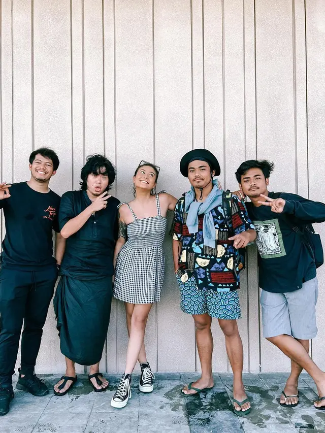 Awkarin di Labuan Bajo