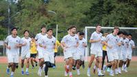 Latihan Timnas Indonesia U-22 Jelang Vs Myanmar di SEA Games 2025: Ceria saat Vietnam Unggul atas Malaysia, Salfok dengan Kursi Kondangan