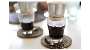 -Kopi Vietnam merupakan salah satu jenis kopi yang paling disukai di Indonesia. Terbukti dari banyaknya kafe yang menyediakan jenis kopi ini. Jika Anda pernah mencoba kopi Vietnam, tentu Anda tahu rasanya yang pahit dan aromanya yang khas.