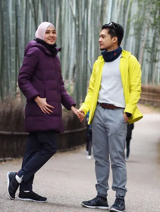 Pasangan ini kerap memperlihat kemesraan melalui akun Instgram pribadinya. Dan baru-baru ini, mereka menghabiskan wkatu dengan berlibur ke Jepang. (Foto: instagram.com/dimasseto_1)