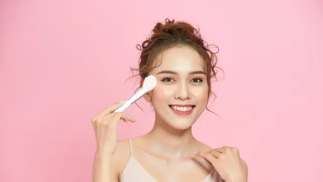 Tips Makeup untuk Tampilan Natural dan Profesional saat ke Kantor