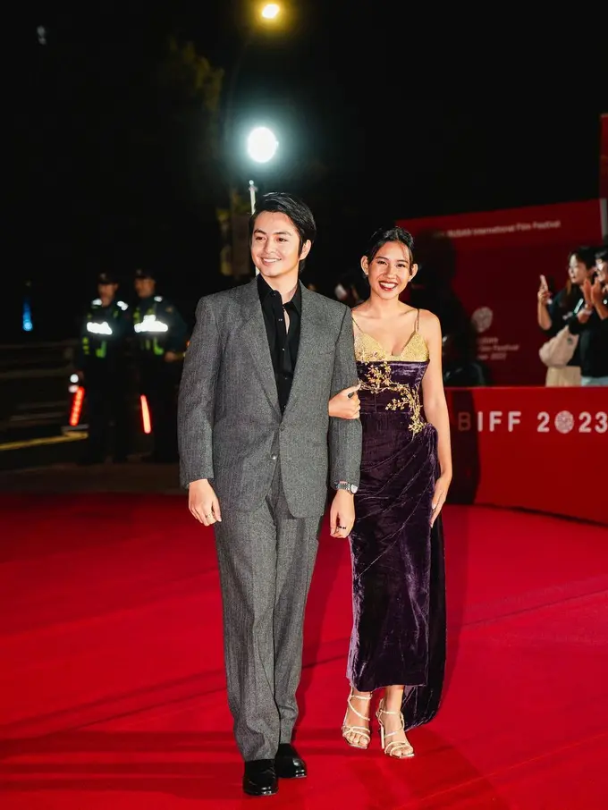 8 Gaya Bucin Angga Yunanda dan Shenina Cinnamon Tampil Serasi Selama di Korea Selatan