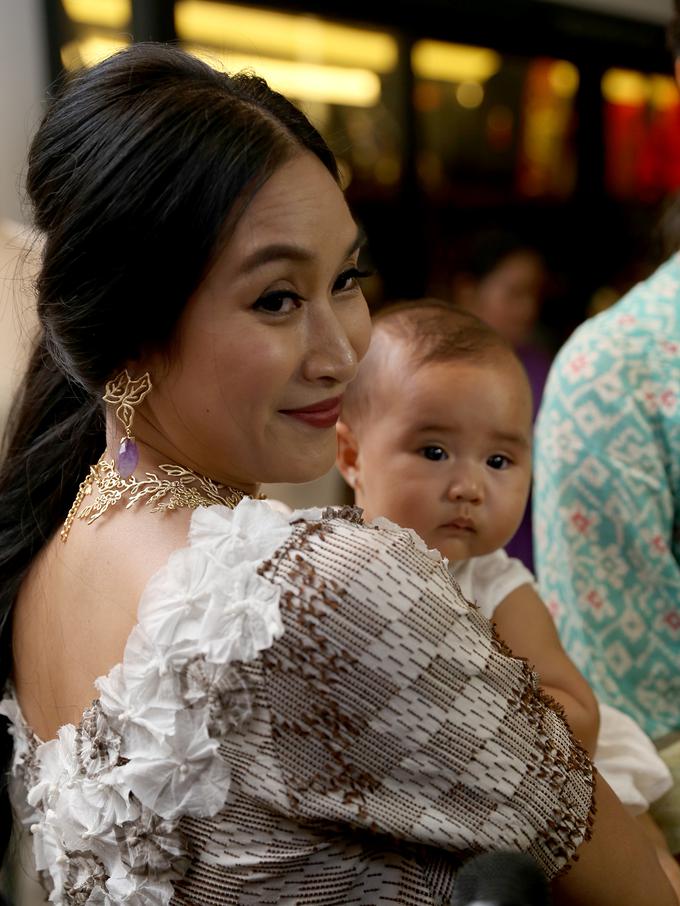 Happy Salma Ingin Berikan ASI Eksklusif untuk Putrinya - News
