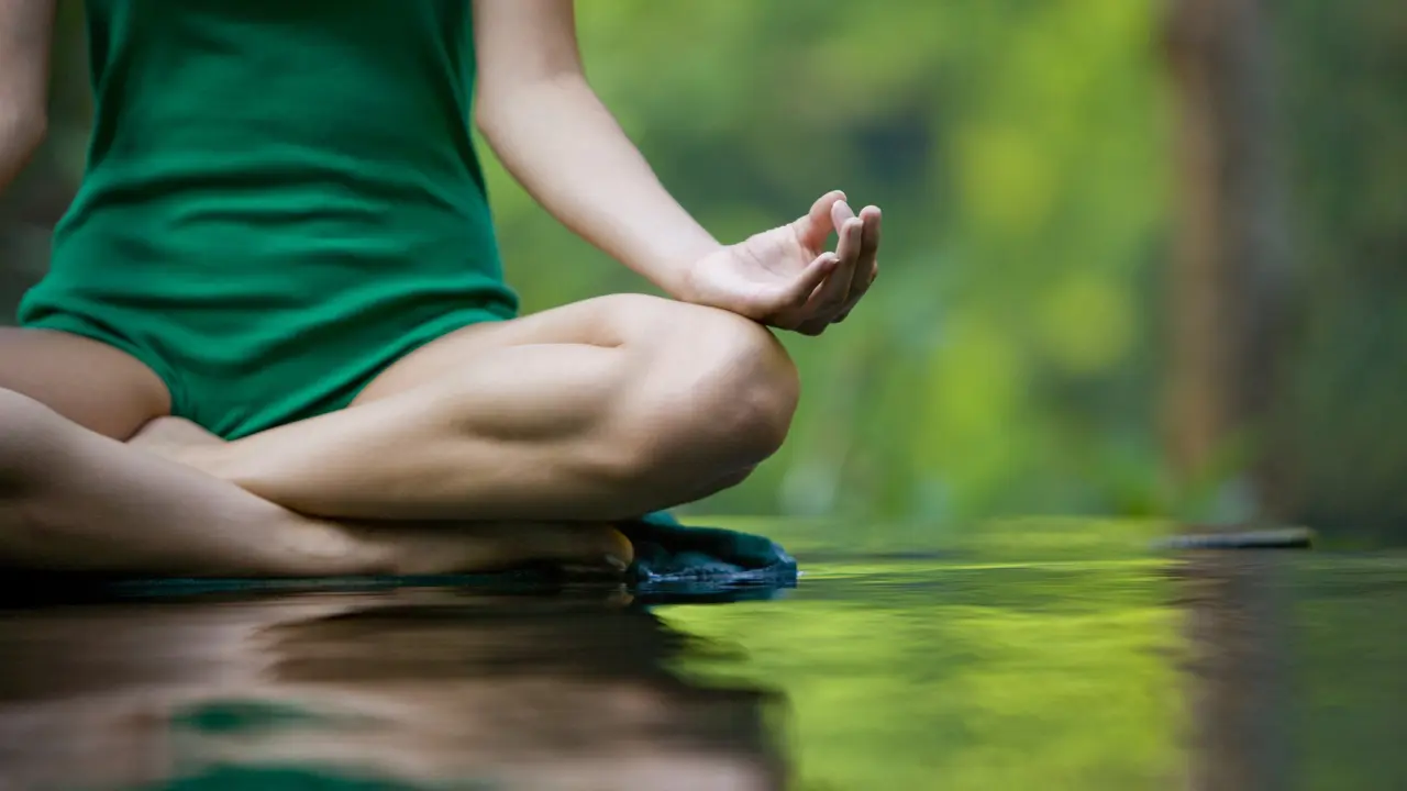 Dua Pose Yoga Ini Bisa Bantu Redakan Sakit Kepala