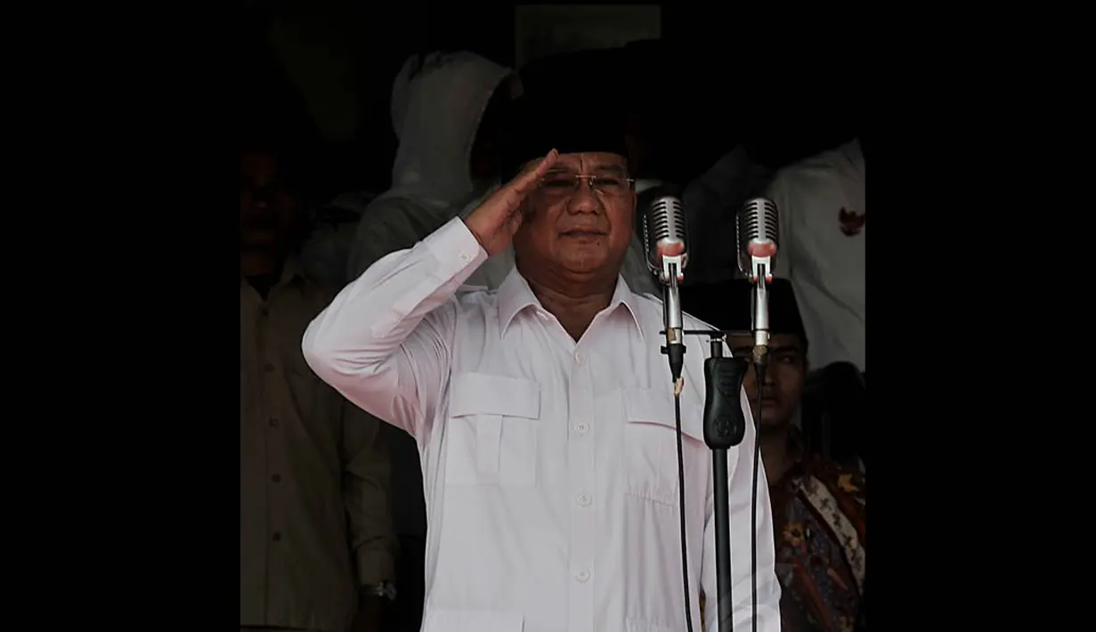 Prabowo Subianto saat memimpin upacara HUT RI ke-69 di Nusantara Polo Club-Jagorawi Golf and Country, Bogor, Minggu (17/8/14). (Liputan6.com/Johan Tallo)