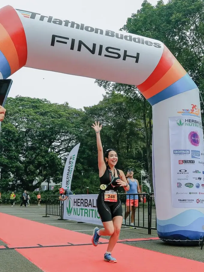 Gisella Anastasia ikut Triatlon