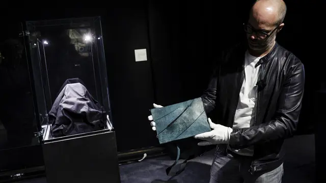 Tas Kulit T-Rex Hasil Laboratorium Dilelang, Ditawar Tak Sampai Rp 2,7 M