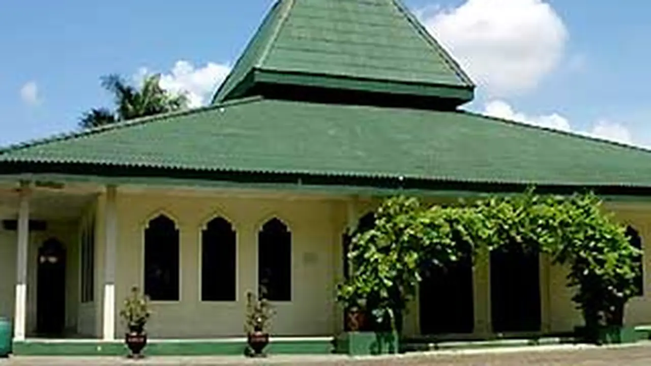 100128amasjid.jpg