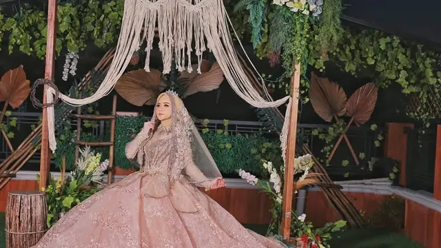 7 Gaya Lala Widy Saat Pakai Hijab Ini Bikin Pangling