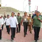 Jokowi meninjau pembangunan stadion Papua Bangkit di Sentani, Jayapura. (Merdeka.com)