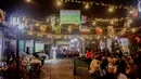 Suasana nonton bareng  matchday ketiga grup F Kroasia kontra Belgia di 15 th Park, Kemang. Jakarta Selatan, Kamis (01/12/2022). (Bola.com/Rizky Aufaniam)