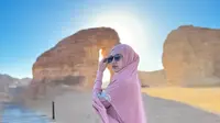 Potret cantik Happy Asmara saat kenakan hijab (Sumber: Instagram/happy_asmara77)