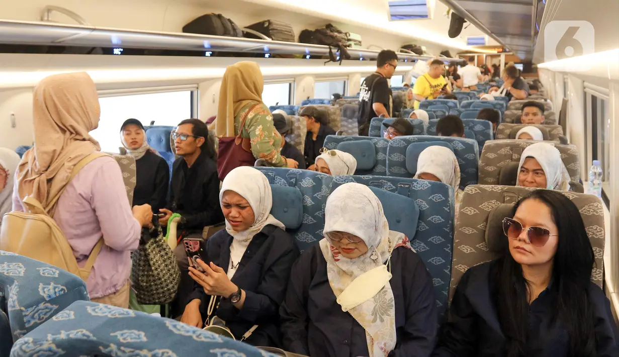<p>Dengan begitu, kapasitas kursi yang disediakan mencapai hingga 28 ribu kursi per hari. (Liputan6.com/Herman Zakharia)</p>