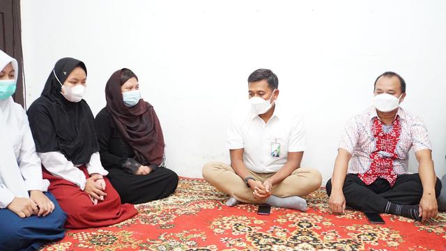 Keluarga Korban Penembakan di Distrik Beoga Papua Terima Santunan yang Diserahkan Langsung Dirut BPJS Ketenagakerjaan