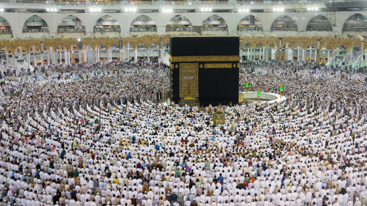 Menjadi Saksi di Hari Kiamat bagi Orang yang Mengusapnya dengan Benar