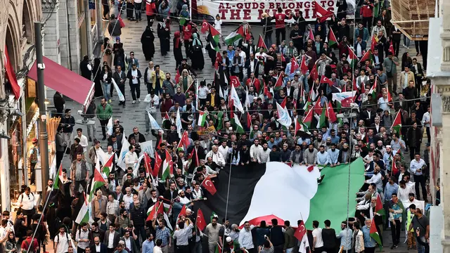Tolak Pemindahan Kedutaan AS di Yerusalem, Ribuan Warga Banjiri Istanbul