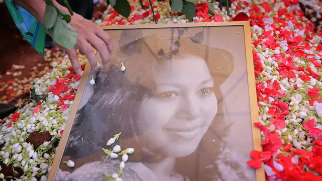 [Bintang] Di Mata Frans Mohede, Ibu Amara Lingua Adalah Sosok yang Menyenangkan