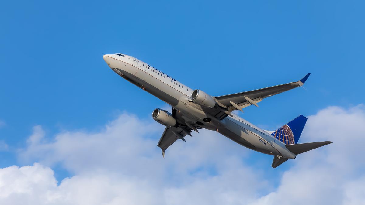 Arti Mimpi Naik Pesawat Terbang yang Perlu Kamu Tahu - Lifestyle