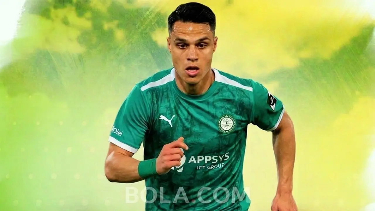 Ilustrasi Joey Pelupessy di klub  Lommel SK. (Bola.com/Gemini)
