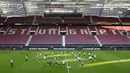 Suasana latihan Timnas Spanyol jelang laga UEFA Nations League di Stuttgart, Jerman, Rabu (2/8/2020). Spanyol akan berhadapan dengan Jerman. (AFP/Thomas Kienzle)