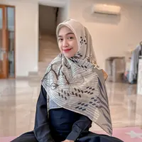 Artis Ini Pernah Kepergok Tak Pakai Cincin Nikah. (Sumber: Instagram/riaricis1795)