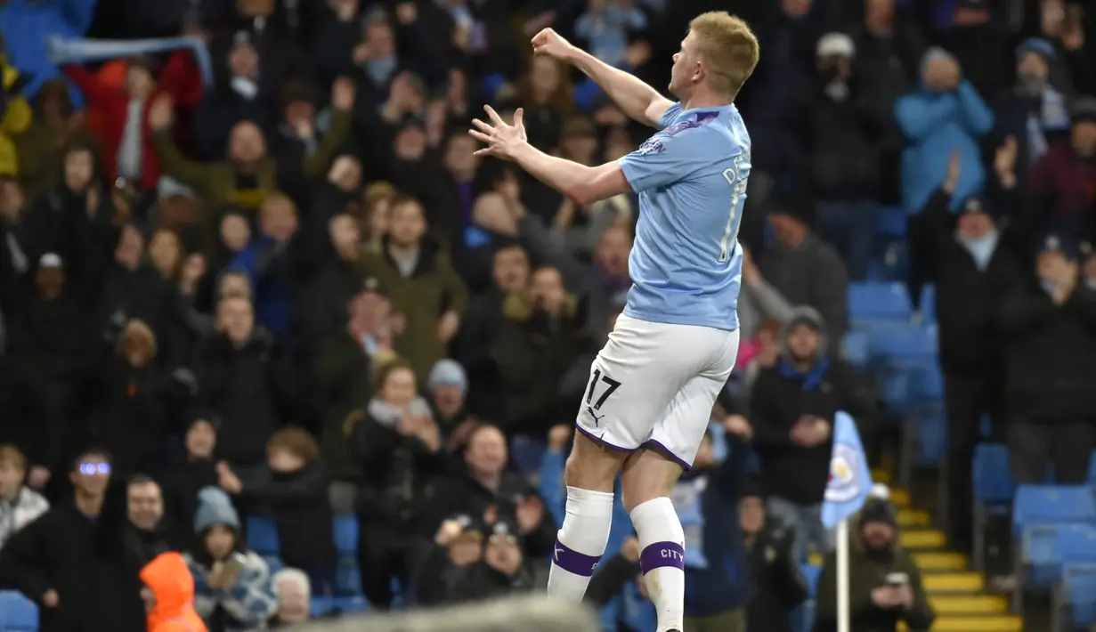 Gelandang Manchester City, Kevin De Bruyne berselebrasi usai mencetak gol ke gawang West Ham pada pertandingan lanjutan Liga Inggris di stadion Etihad di Manchester, Inggris, Rabu (19/2/2020). City menang atas West Ham 2-0. (AP Photo/Rui Vieira)