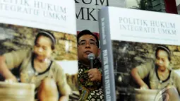 Anggota DPR dari Fraksi Partai Golkar Ade Komaruddin meluncurkan buku berjudul 'Politik Hukum Integratif UMKM' di gedung DPR, Jakarta, Senin (29/9/2014) (Liputan6.com/Andrian M Tunay)
