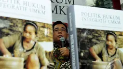 Anggota DPR dari Fraksi Partai Golkar Ade Komaruddin meluncurkan buku berjudul 'Politik Hukum Integratif UMKM' di gedung DPR, Jakarta, Senin (29/9/2014) (Liputan6.com/Andrian M Tunay)