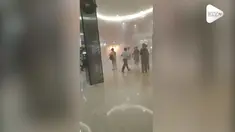 Asap tebal memenuhi mal fX Sudirman, Jakarta. Asap berasal dari wajan yang terbakar di lantai 2.