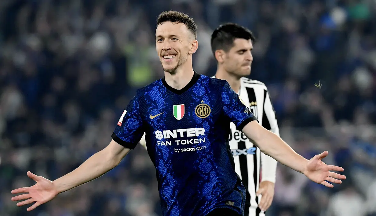 Ivan Perisic sempat dipinjamkannya ke Bayern Munchen sebelum menjadi andalan Antonio Conte di Inter Milan. Sang pelatih mengubah Perisic dari pemain sayap menjadi bek sayap dan sukses membawa il Nerazurri Juara Serie A. Kini Perisic dibawa Conte ke Tottenham Hotspur. (AFP/Filippo Monteforte)