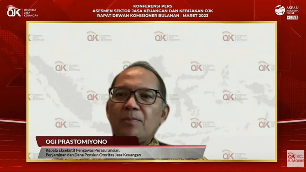 Kepala Eksekutif Pengawas Industri Keuangan Non Bank (IKNB) OJK Ogi Prastomiyono dalam Konferensi Pers Hasil Rapat Dewan Komisioner (RDK) OJK Bulan Maret 2023, Senin (3/4/2023).