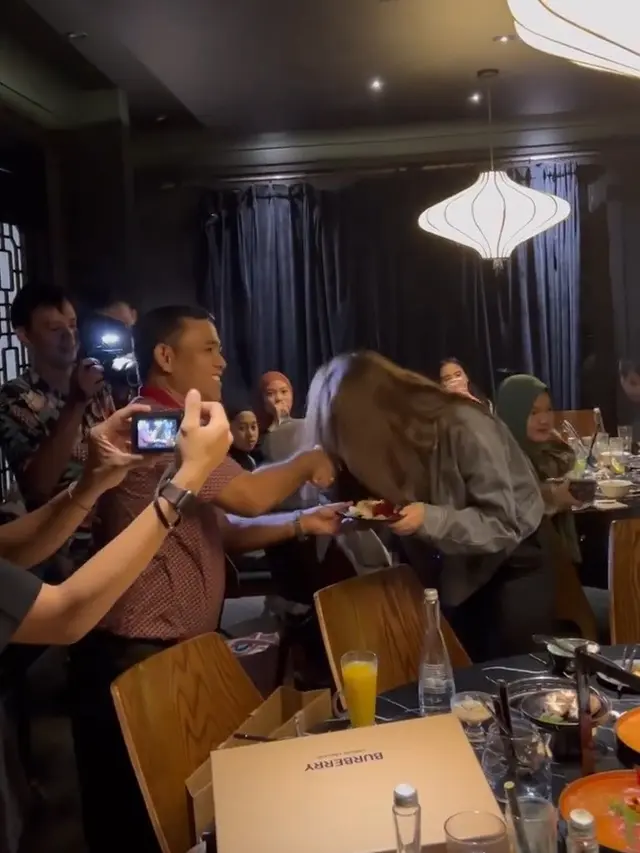 Rebecca Klopper hadir di acara ultah Haji Faisal (Foto: Instagram @fadlyfsl_)