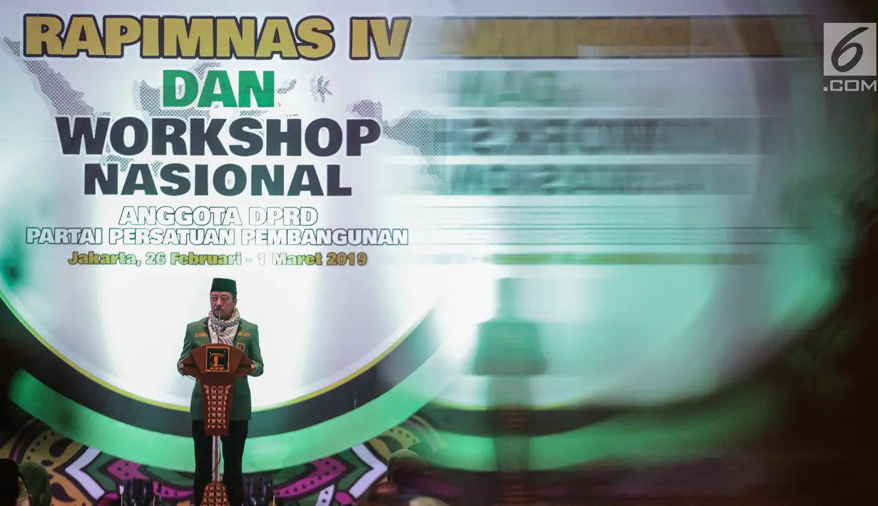 Ketum PPP Romahurmuziy memberikan arahan dalam Rapimnas IV dan Workshop Nasional Anggota DPRD di Jakarta, Selasa (26/2). Pembahasan Rapimnas untuk pematangan strategi pemenangan pemilu legislatif dan pemenangan Jokowi-Ma'ruf. (Liputan6.com/Faizal Fanani)