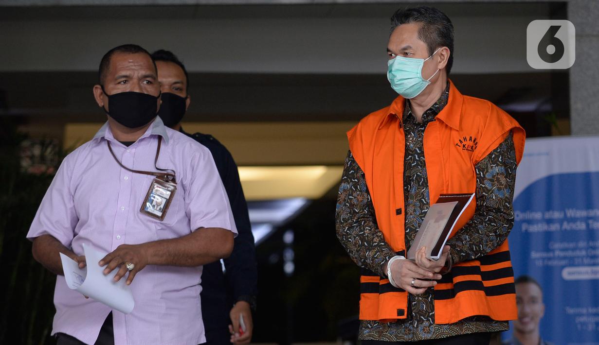 Terdakwa kasus suap proyek Baggage Handling System (BHS) di PT Angkasa Pura Propertindo Andra Y Agussalam usai sidang vonis lewat konferensi video di Gedung KPK, Jakarta, Rabu (8/4/2020). Andra divonis 2 tahun 6 bulan penjara dan denda Rp 100 juta subsider 3 bulan kurungan. (merdeka.com/Dwi Narwoko)