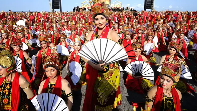 Tari kolosal Gandrung Sewu 2024 diikuti ribuan penari di Pantai Boom Banyuwangi (Istimewa)