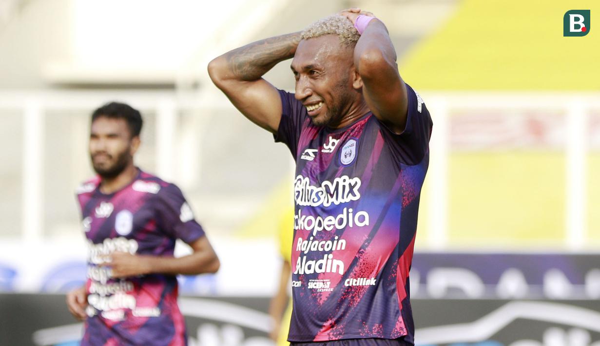 Tidak ada peluang tambahan atau gol tercipta hingga akhir pertandingan. Kedua tim harus puas dengan raihan satu poin setelah skor imbang tanpa gol bertahan hingga peluit panjang. (Bola.com/M Iqbal Ichsan)