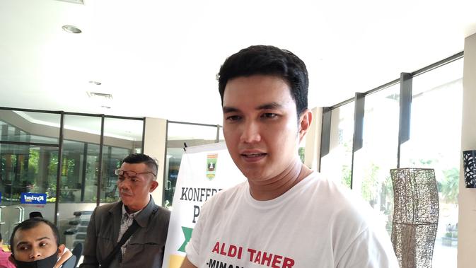 Artis Aldi Taher ikut mengambil bagian berlaga dalam Pilkada Sumatera Barat 2020. (Liputan6.com/ Novia Harlina)