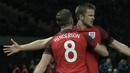 Gelandang bertahan - Eric Dier, duetnya di lini tengah Tottenham bersama Dele Alli musim 2015/2016 mampu membawa Tottenham berjaya di Liga Inggris. Hal ini tentu menjadi pertimbangan Roy Hodgson untuk menduetkan keduanya. (AFP/Tobias Schwarz) 