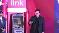 Menteri BUMN Erick Thohir meresmikan integrasi dan wajah baru ATM Link di Pos Bloc, Jakarta, Selasa (26/9/2023). (Tira/Liputan6.com)